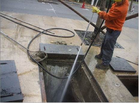 南澳池底污泥如何清理